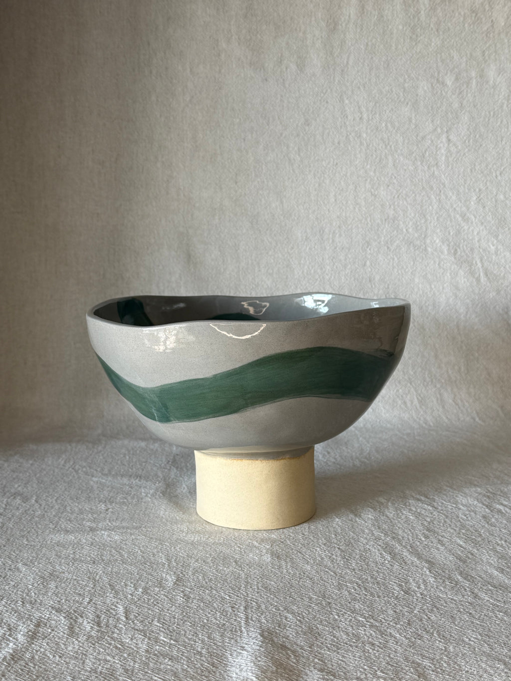 Bol sur pied en céramique artisanale